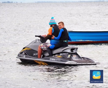 Kto zechcę, może r&oacute;wnież zdecydować się na podr&oacute;ż skuterem wodnym.